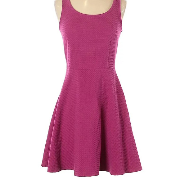 Old Navy Dresses & Skirts - Old Navy sleeveless pink skater dress size S